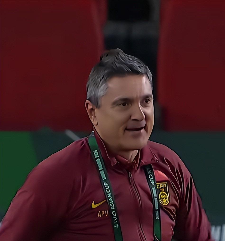 球友会-U23国足更衣室疯狂！全员舞姿曼妙，主帅上桌怒吼，对手强忍泪水