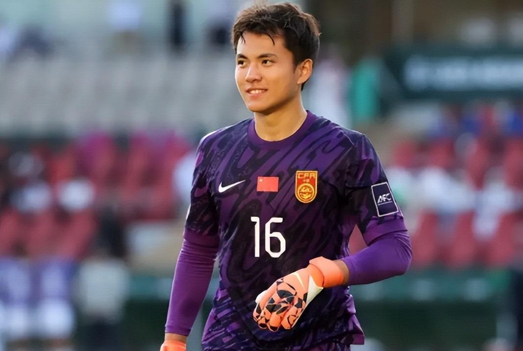 球友会-U23国足更衣室疯狂！全员舞姿曼妙，主帅上桌怒吼，对手强忍泪水