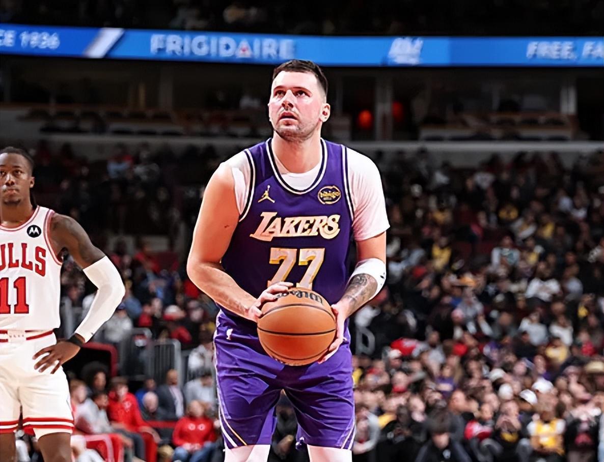 球友会千亿官网-湖人入正轨！东契奇合理出手盘活全队，各配角攻守齐爆侵略性拉满