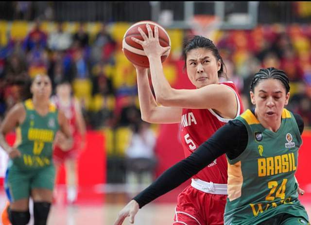 球友会体育-王思雨打出巅峰级表现！31岁王思雨替补出战，砍下全场最高的21分