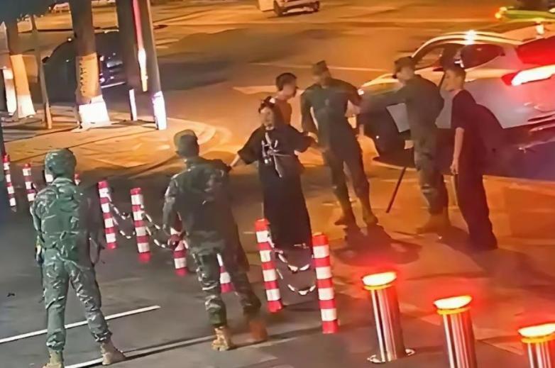 球友会体育-四川武警营门推哨兵后续：大家都搞错了罪名，她面临的不是袭警罪